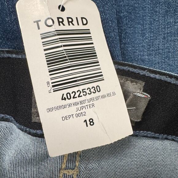Torrid Women's High Rise Stretch 5 Pockets Cropped Bootcut Jeans Med Wash 18 - Picture 7 of 9